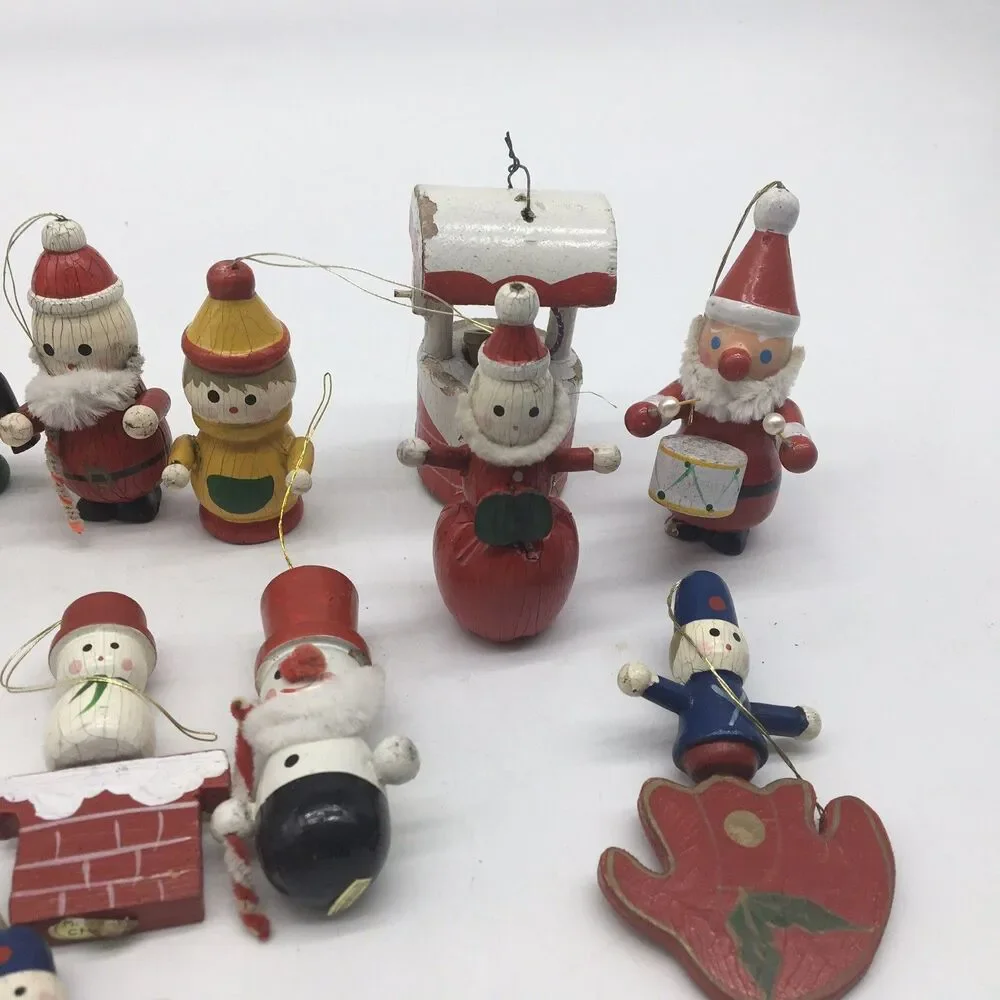 Vtg Hand Painted Wooden Christmas Ornaments Lot Of 17  Taiwan /China READ
